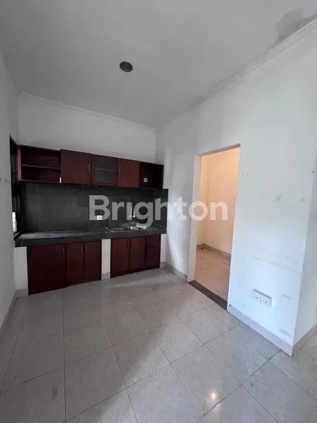 image RUMAH MODERN MINIMALIS AREA KEROBOKAN PERUMAHAN ONE GATE FASILITAS KOLAM RENANG (4)