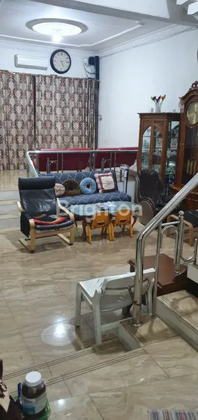 image RUMAH DI JLN IR H JUANDA TANGERANG (3)