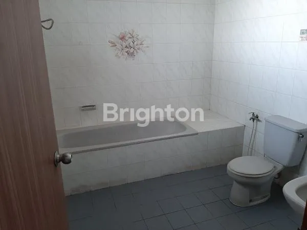 image DI JUAL RUMAH SIAP HUN 2 LANTAI I DI INTERCON -KEBON JERUK JAKARTA BARAT (8)