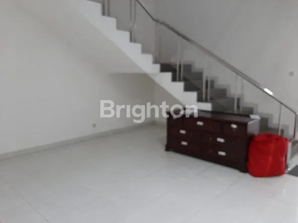 image DI JUAL RUMAH SIAP HUN 2 LANTAI I DI INTERCON -KEBON JERUK JAKARTA BARAT (2)