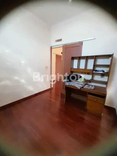 image RUMAH 3 LANTAI MEWAH SIAP HUNI DEKAT TOL BUAH BATU - SHM (3)