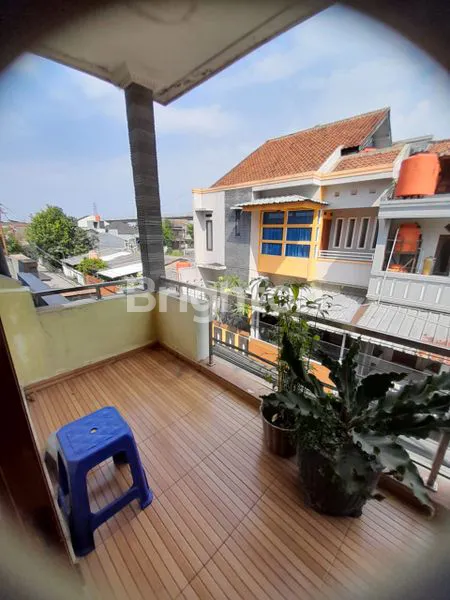 image RUMAH 3 LANTAI MEWAH SIAP HUNI DEKAT TOL BUAH BATU - SHM (7)