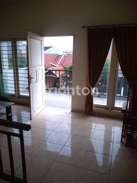 image RUMAH MEWAH HARAPAN INDAH 2 LANTAI LT 241, LB 300 ,4 KT ,SHM  (7)