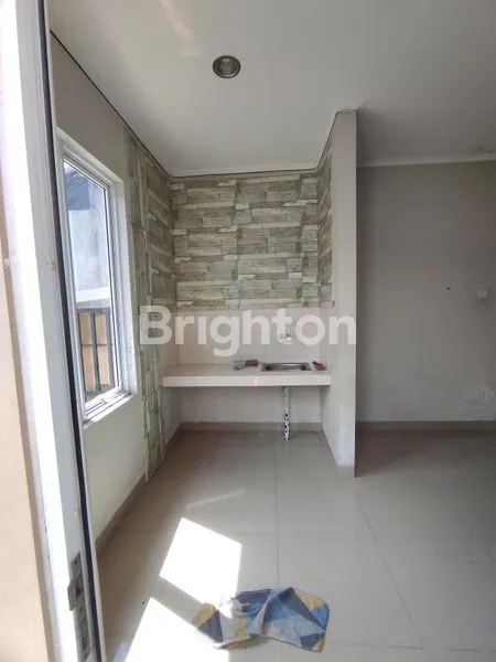 image RUMAH 2 LANTAI PLUS RUANG KERJA DAN BELAJAR DI TERAS BELAKANG  (4)