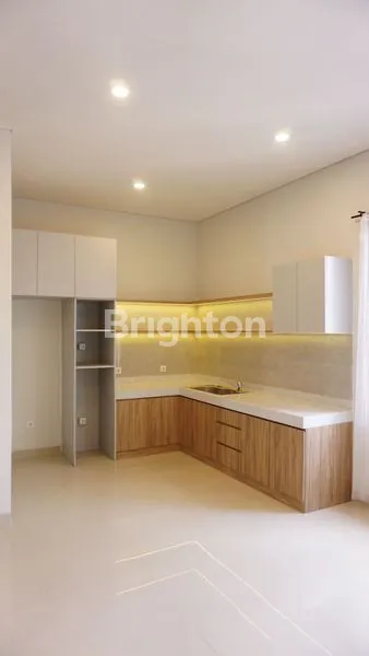 image RUMAH TINGGAL BARU TIGA SETENGAH LANTAI SIAP HUNI AKSES MUDAH KEMANA MANA LOKASINYA SANGAT STRATEGIS SUNTER JAKARTA UTARA (2)