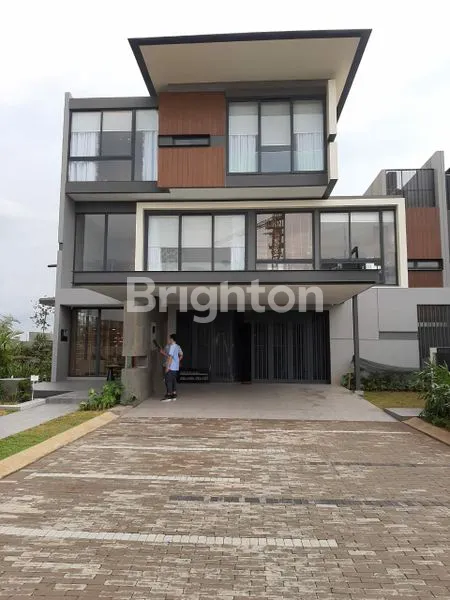 image RUMAH MEWAH PERSEMBAHAN TERBARU LYNDON BSD TANGERANG (1)
