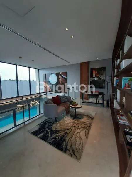 image RUMAH MEWAH PERSEMBAHAN TERBARU LYNDON BSD TANGERANG (2)