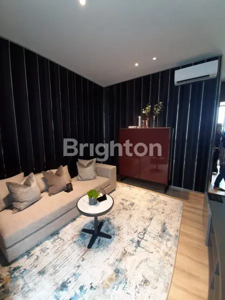 image RUMAH MEWAH PERSEMBAHAN TERBARU LYNDON BSD TANGERANG (5)