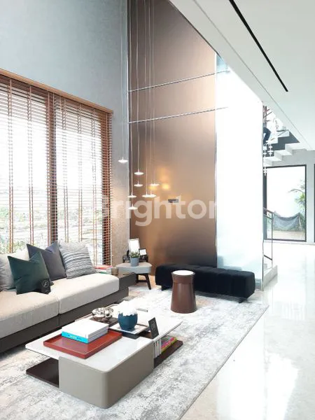 image RUMAH MEWAH PERSEMBAHAN TERBARU LYNDON BSD TANGERANG (7)