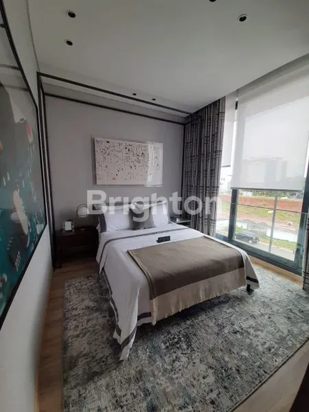 image RUMAH MEWAH PERSEMBAHAN TERBARU LYNDON BSD TANGERANG (8)