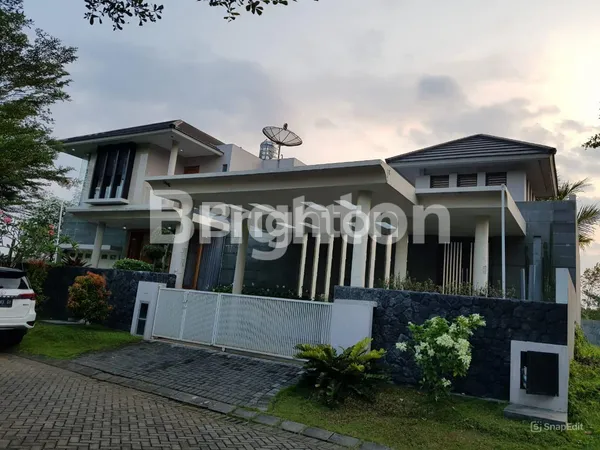 image RUMAH MEWAH PLUS KOLAM RENANG DI ARAYA IXORA MALANG (7)