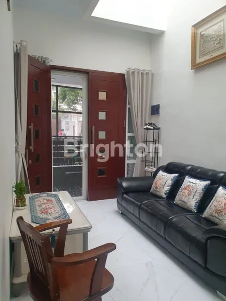 image RUMAH MEWAH DIKAWASAN ELITE JAKARTA (3)