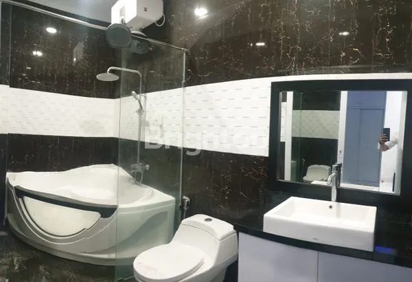 image RUMAH MEWAH DIKAWASAN ELITE JAKARTA (5)