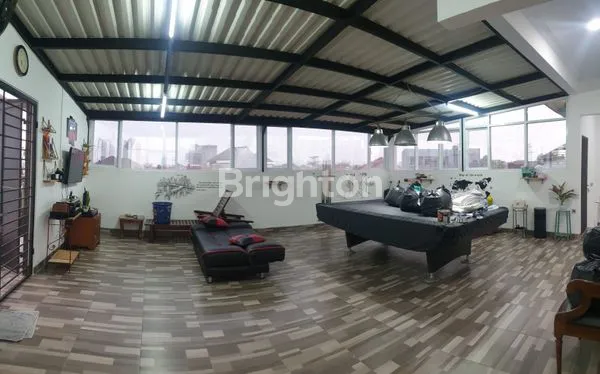 image RUMAH MEWAH DIKAWASAN ELITE JAKARTA (7)