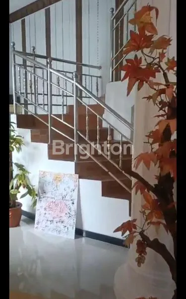 image DIJUAL RUMAH MEWAH 2 LANTAI ,TENGAH KOTA LENGKAP DENGAN PERABOTAN (5)