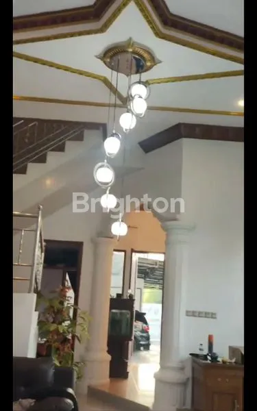 image DIJUAL RUMAH MEWAH 2 LANTAI ,TENGAH KOTA LENGKAP DENGAN PERABOTAN (3)