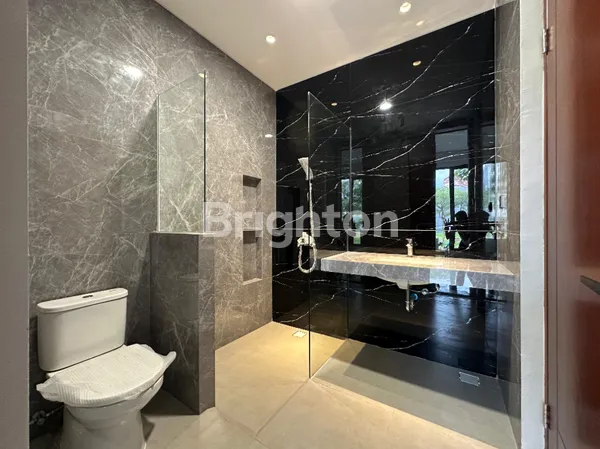 image RUMAH MODERN MINIMALIS SPLIT LEVEL DI PAKUWWON INDAH DEKAT PAKUWON MALL, GRAHA DAN CITRALAND (4)