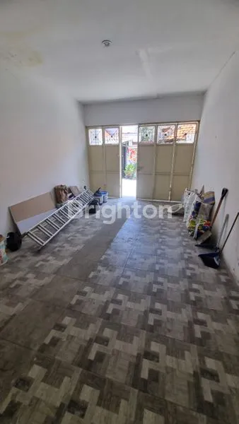 image RUMAH RENOVASI BARU SUPER CIAMIK DI PETEMON TIMUR SAWAHAN SURABAYA  (2)