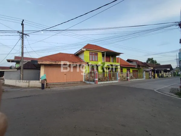 image RUMAH LOKASI STRATEGIS BISA DI BUAT USAHA (2)