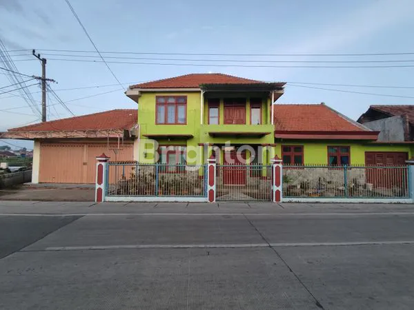 image RUMAH LOKASI STRATEGIS BISA DI BUAT USAHA (1)