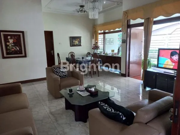 image RUMAH MEWAH SIAP HUNI DI GAYUNGSARI DEKAT SMP AL HIKMAH (2)