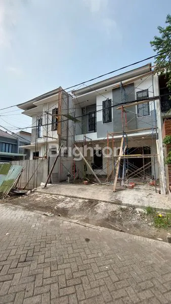 image RUMAH BARU GRESS 2 LANTAI MINIMALIS ARAYA 2 DEKAT MERR KLAMPIS GALAXY MALL KERTAJAYA DHARMAHUSADA (1)