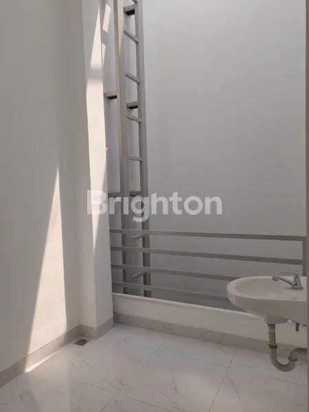 image RUMAH SIAP HUNI DI JANUR KUNING, DI KELAPA GADING  – LOKASI STRATEGIS & BEBAS BANJIR. (5)