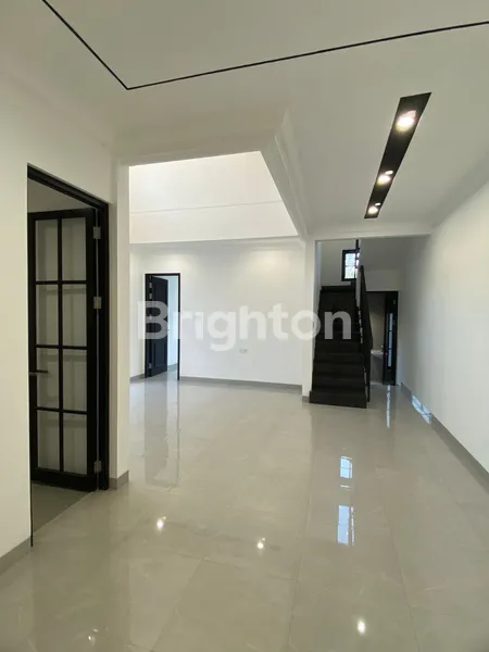 image RUMAH RUNGKUT ASRI MODERN STYLE, BANGUNAN SIAP HUNI, TINGGAL BAWA KOPER, LOKASI STRATEGIS DEKAT PUSAT PERBELANJAAN DAN PERKANTORAN (2)