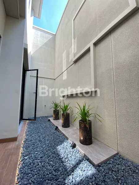image RUMAH SCANDINAVIAN STYLE, BARU GRESS, BANGUNAN BAGUS, DI BABATAN PANTAI, KENJERAN SURABAYA, HOOK, BONUS ROOFTOP GARDEN, ROW JALAN 3 MOBIL (6)