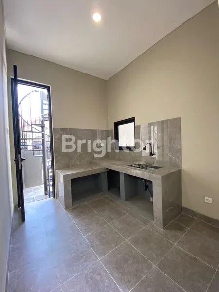 image RUMAH SCANDINAVIAN STYLE, BARU GRESS, BANGUNAN BAGUS, DI BABATAN PANTAI, KENJERAN SURABAYA, HOOK, BONUS ROOFTOP GARDEN, ROW JALAN 3 MOBIL (7)