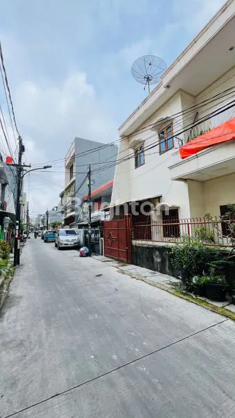 image RUMAH DIJUAL DI JL. AMPERA, JAKARTA UTARA (2)