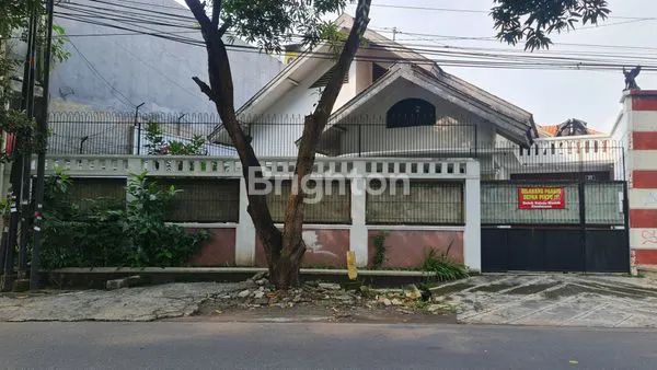image RUMAH MEWAH 6KT DI PURWOSARI SOLO, LOKASI PREMIUM PUSAT KOTA (1)