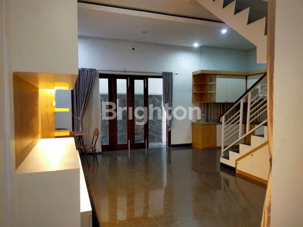 image RUMAH CLUSTER 2 LANTAI FULLY FURNISHED TENGAH KOTA SOLO DENGAN  CARPORT 2 MOBIL (5)