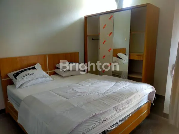 image RUMAH CLUSTER 2 LANTAI FULLY FURNISHED TENGAH KOTA SOLO DENGAN  CARPORT 2 MOBIL (7)