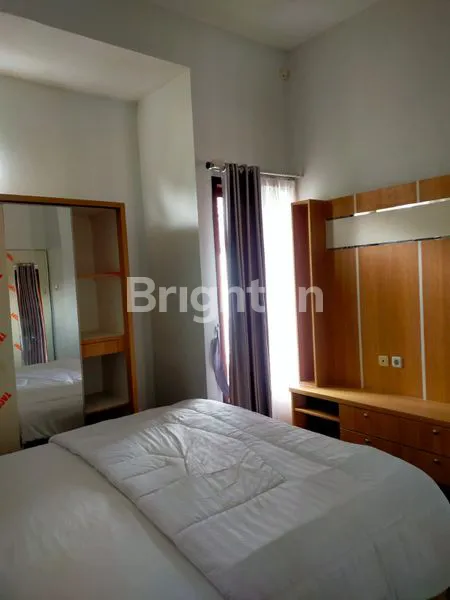 image RUMAH CLUSTER 2 LANTAI FULLY FURNISHED TENGAH KOTA SOLO DENGAN  CARPORT 2 MOBIL (6)