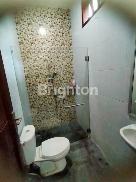 image RUMAH CLUSTER 2 LANTAI FULLY FURNISHED TENGAH KOTA SOLO DENGAN  CARPORT 2 MOBIL (8)