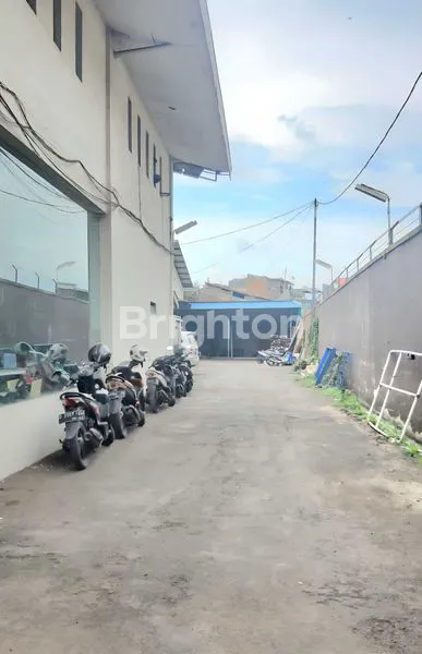image GEDUNG KOMERSIAL STRATEGIS JALAN UTAMA PETA BANDUNG, AKSES KONTAINER BESAR (3)