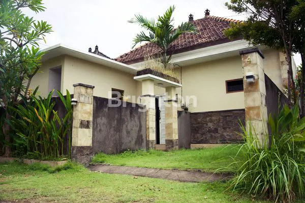 VILLA TANPA POOL FULLY FURNISH DI JALAN PANTAI LEBIH GIANYAR