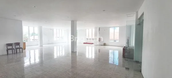 image GEDUNG 3 LANTAI + ROOFTOP LOKASI STRATEGIS MENTENG DALAM TEBET JAKSEL (2)