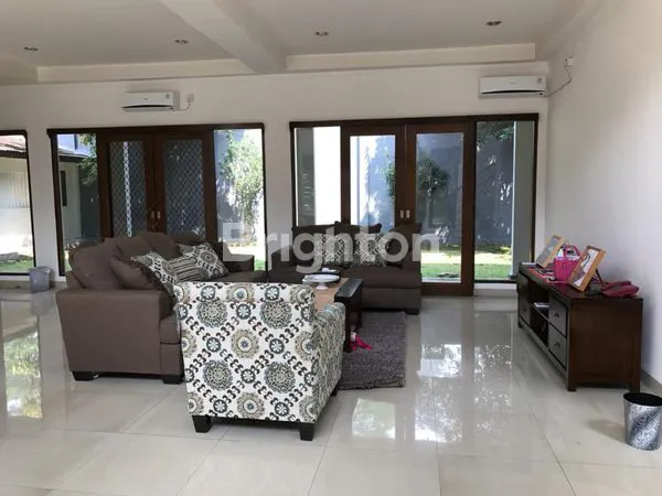 image RUMAH MEWAH MINIMALIS ASRI, TAMAN TELAGA GOLF, BSD TANGERANG (6)