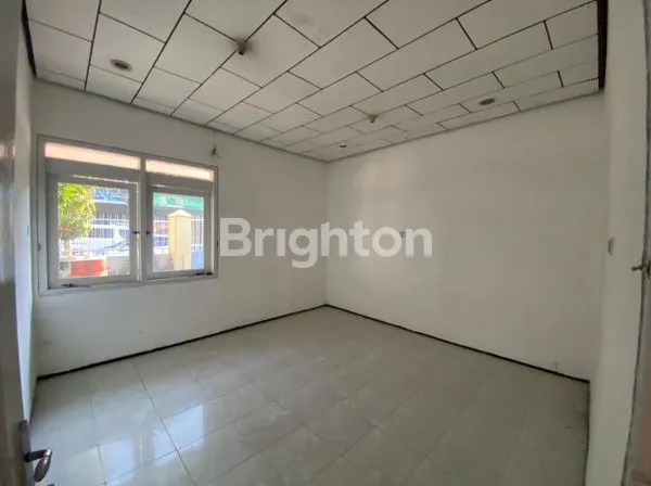 image RUMAH HITUNG TANAH MURAH KOMERSIAL AREA GAYUNGSARI JALANAN RAMAI (8)