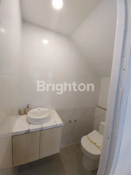 image RUMAH 3+½ LANTAI DEKAT PONDOK INDAH (8)