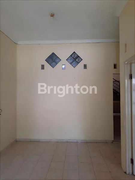 image RUMAH 1,5 LANTAI SIAP HUNI DI PURIMAS DEKAT UPN MERR TOL DAN BANDARA  (3)