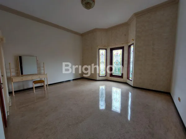 image DIJUAL RUMAH ISTANA DIENG 2 LANTAI PERUMAHAN ELITE, KOTA MALANG. (5)