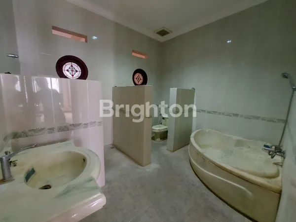 image DIJUAL RUMAH ISTANA DIENG 2 LANTAI PERUMAHAN ELITE, KOTA MALANG. (7)