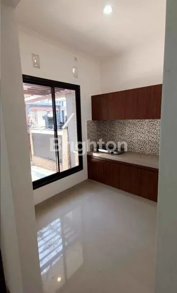 image RUMAH MODERN 2 LANTAI SEMI FURNISH DI JL PADANG LUWIH DALUNG KUTA UTARA (6)
