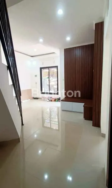 image RUMAH MODERN 2 LANTAI SEMI FURNISH DI JL PADANG LUWIH DALUNG KUTA UTARA (3)