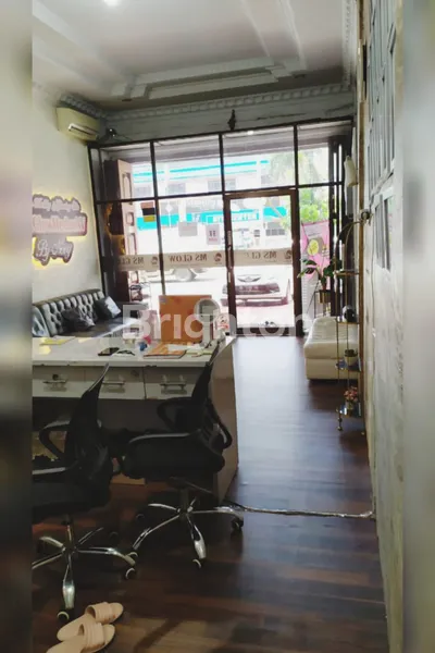 image RUKO 3 LANTAI MEWAH FULLY FURNISHED DI YOS SUDARSO MEDAN (5)