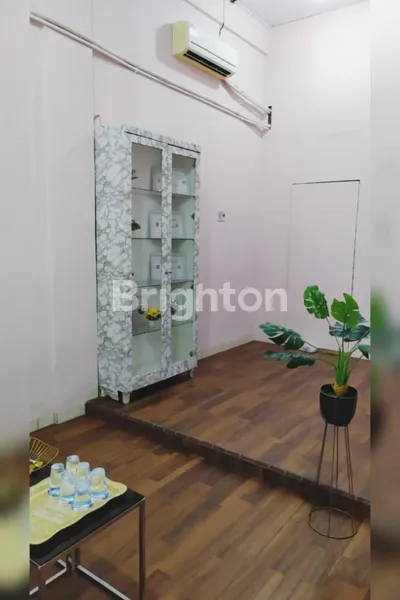 image RUKO 3 LANTAI MEWAH FULLY FURNISHED DI YOS SUDARSO MEDAN (6)