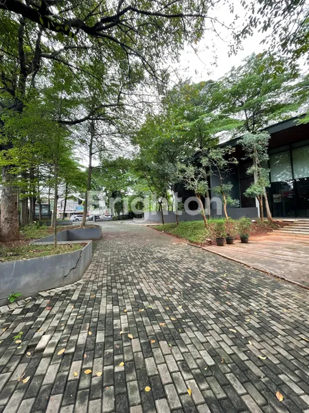 image GEDUNG CANTIK ASRI STRATEGIS BINTARO RAYA PESANGGRAHAN JAKARTA SELATAN (7)